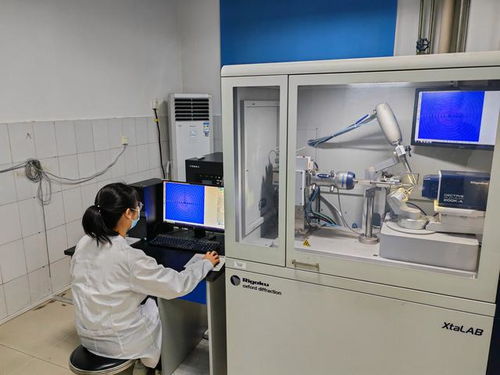 在納米世界搭樂高 團簇研發新路徑點亮河南科創之路